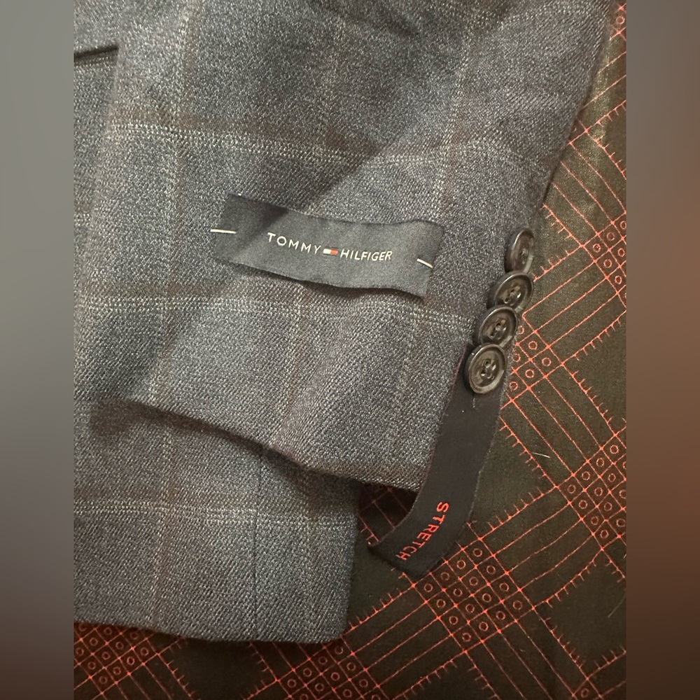 NWT Tommy Hilfiger TREVOR The Flex suit jacket
Size 38S
B321 - Picture 2 of 9